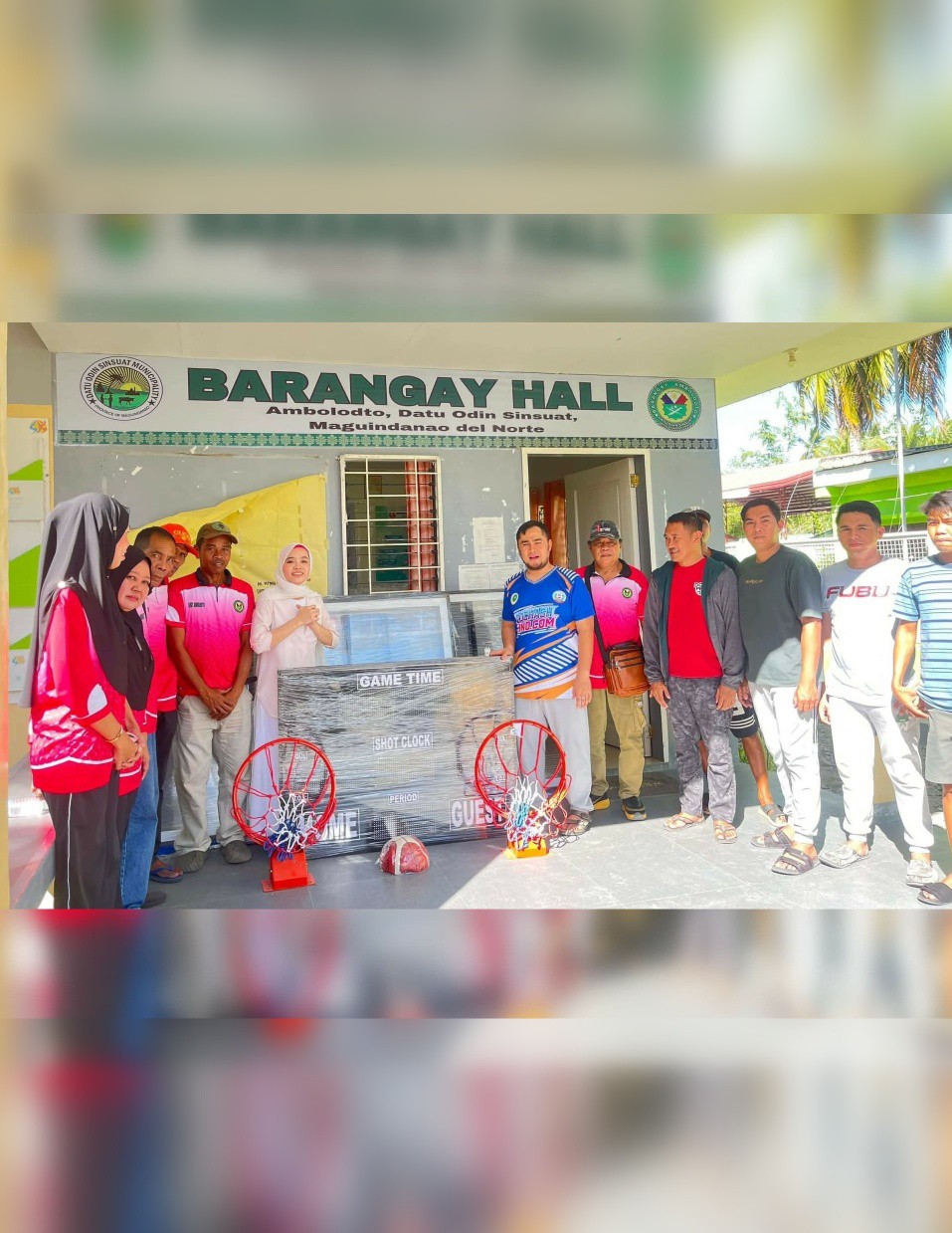 Modernong basketball boards, rings para sa kabataan
