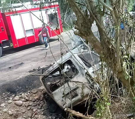 5 pasahero ng van, tupok sa highway accident