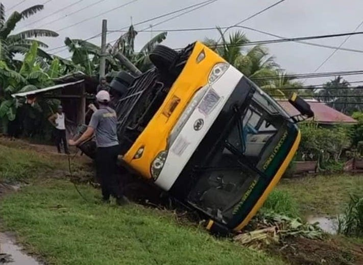 Bus gumulong sa highway sa Davao del Sur, 4 na pasahero sugatan