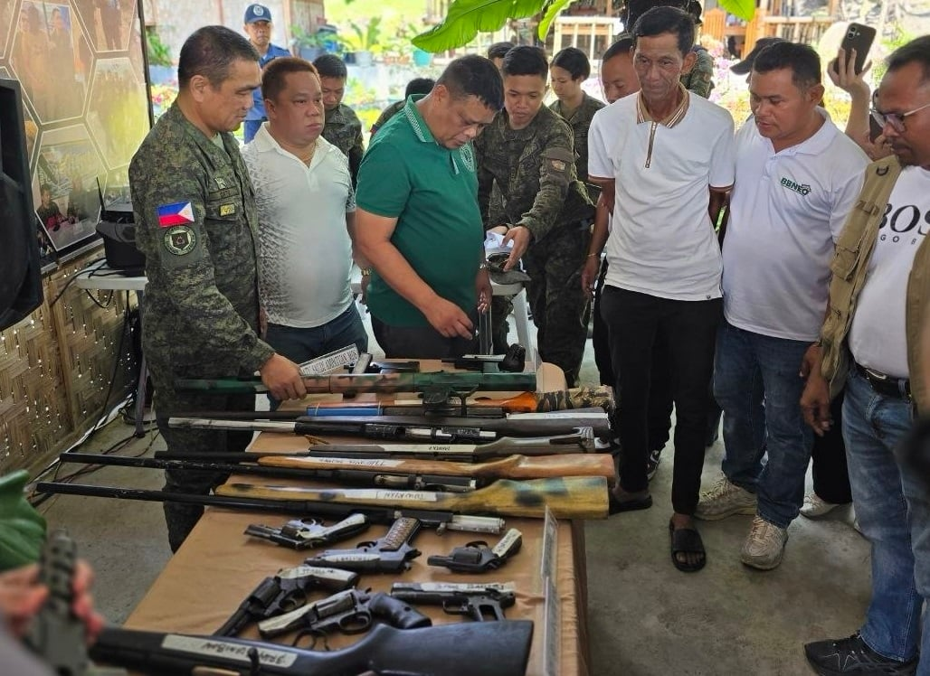 12 more Dawlah, BIFF remnants surrender in Maguindanao del Sur